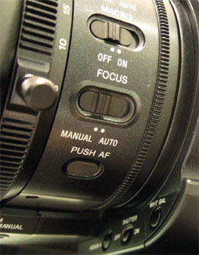 Switching the Sony PMW-EX1 to manual focus